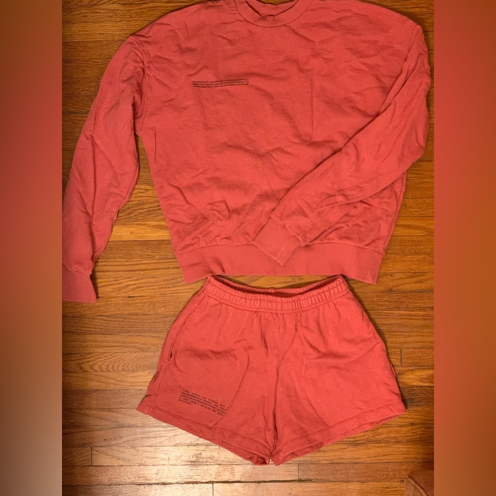Pangaia sweatshorts & crew neck, small, red